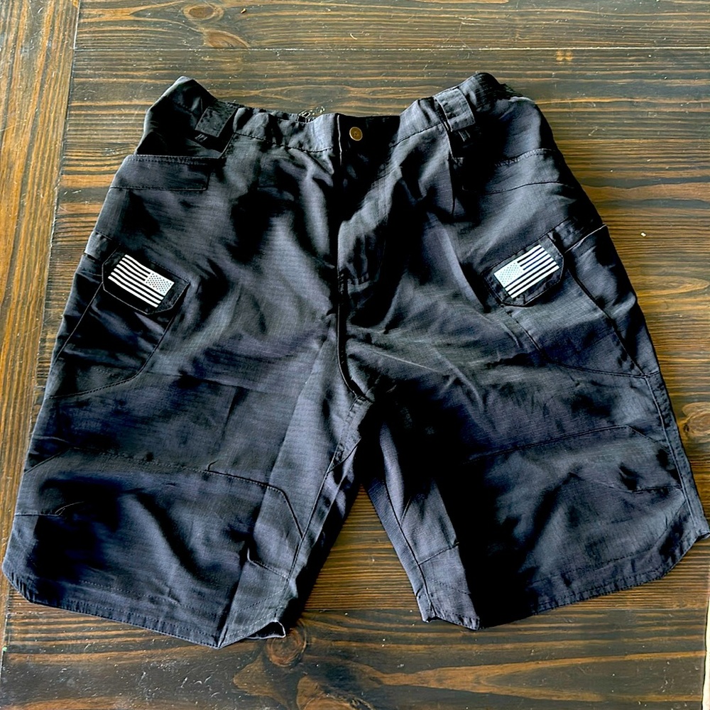 Men’s shorts. American flag size XL